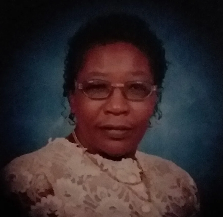 Carolyn L Ashwood